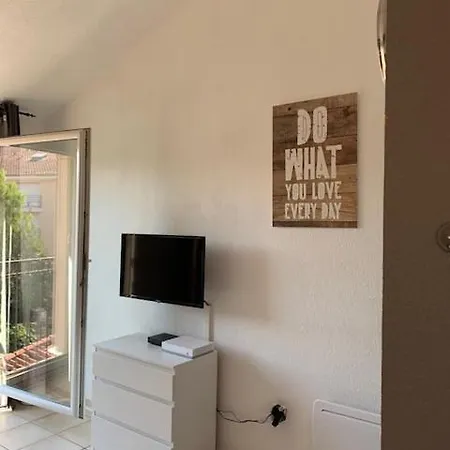 Raphael 20 Apartment