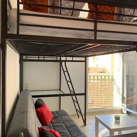 Raphael 20 Apartment