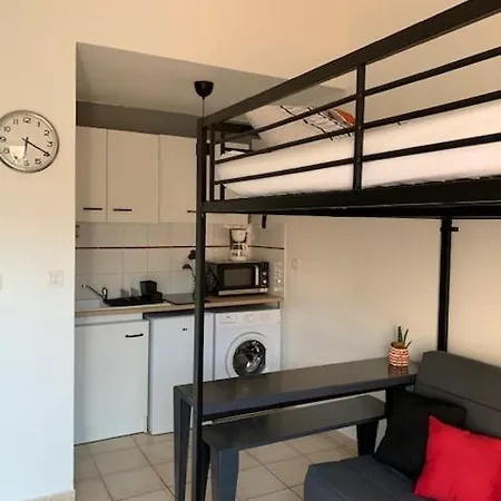 Raphael 20 Apartment